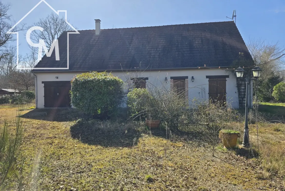 Maison à vendre à Nancay avec jardin clos de 1750 m², 3 chambres, garage et espace de vie spacieux 