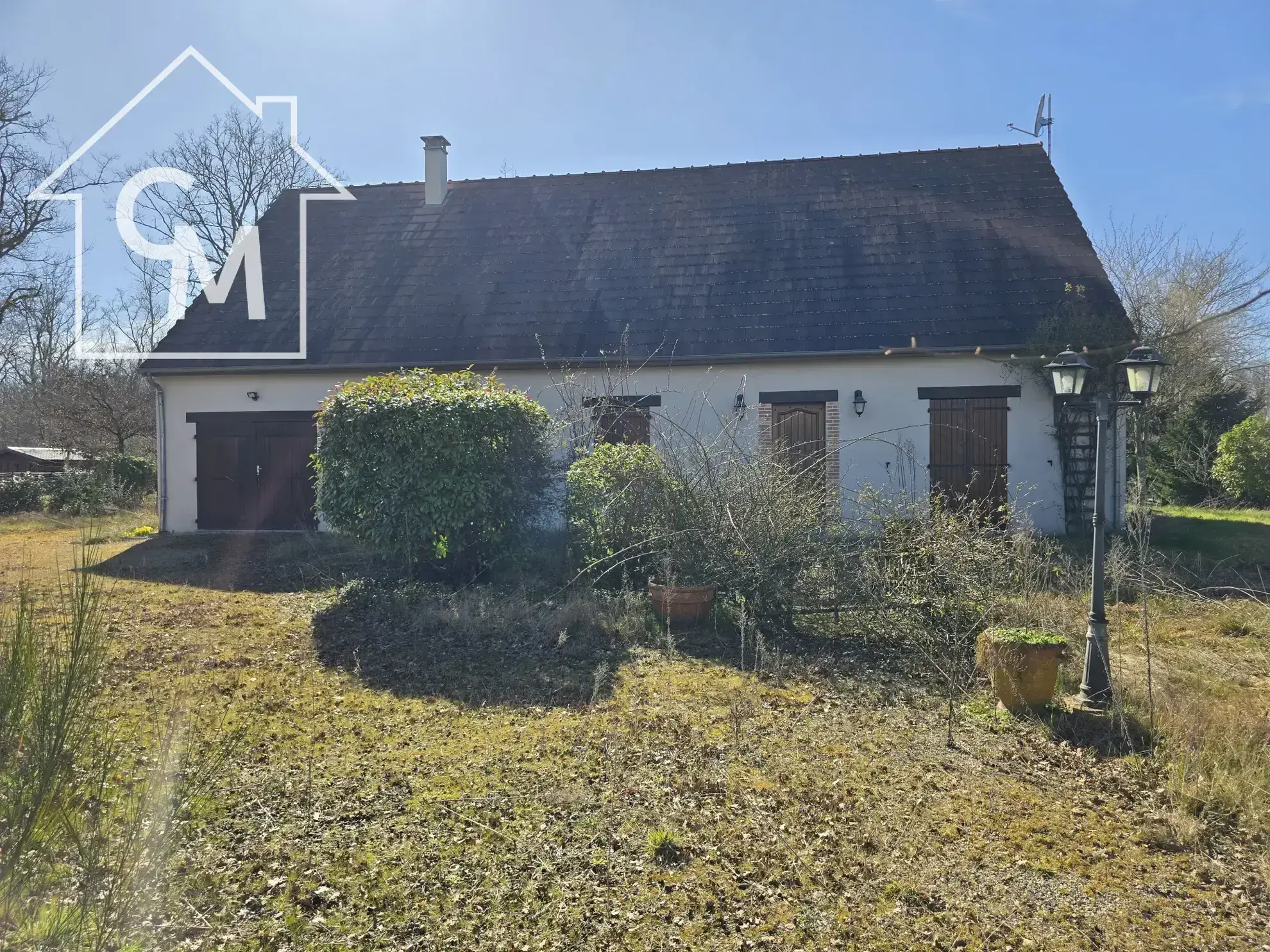 Maison à vendre à Nancay avec jardin clos de 1750 m², 3 chambres, garage et espace de vie spacieux 