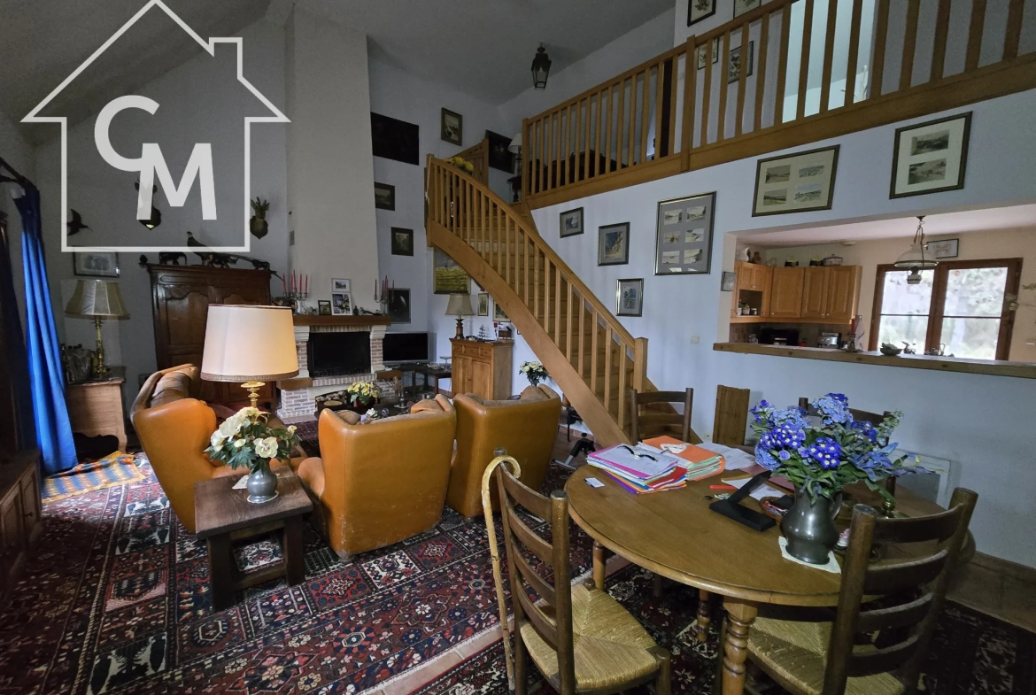 Maison à vendre à Nancay avec jardin clos de 1750 m², 3 chambres, garage et espace de vie spacieux 