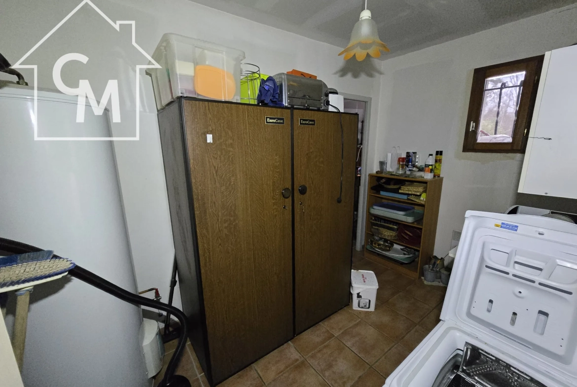 Maison à vendre à Nancay avec jardin clos de 1750 m², 3 chambres, garage et espace de vie spacieux 