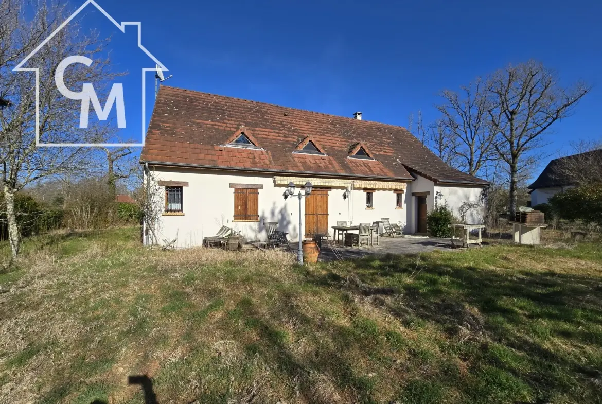 Maison à vendre à Nancay avec jardin clos de 1750 m², 3 chambres, garage et espace de vie spacieux 