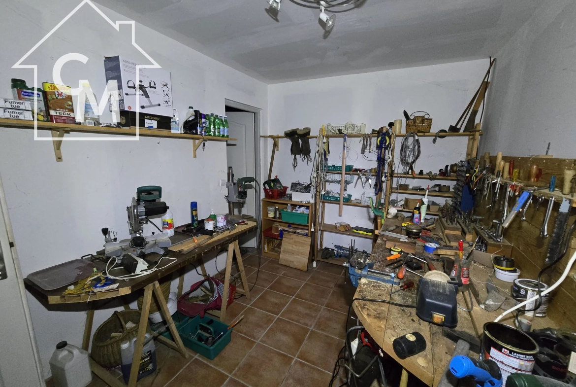 Maison à vendre à Nancay avec jardin clos de 1750 m², 3 chambres, garage et espace de vie spacieux 