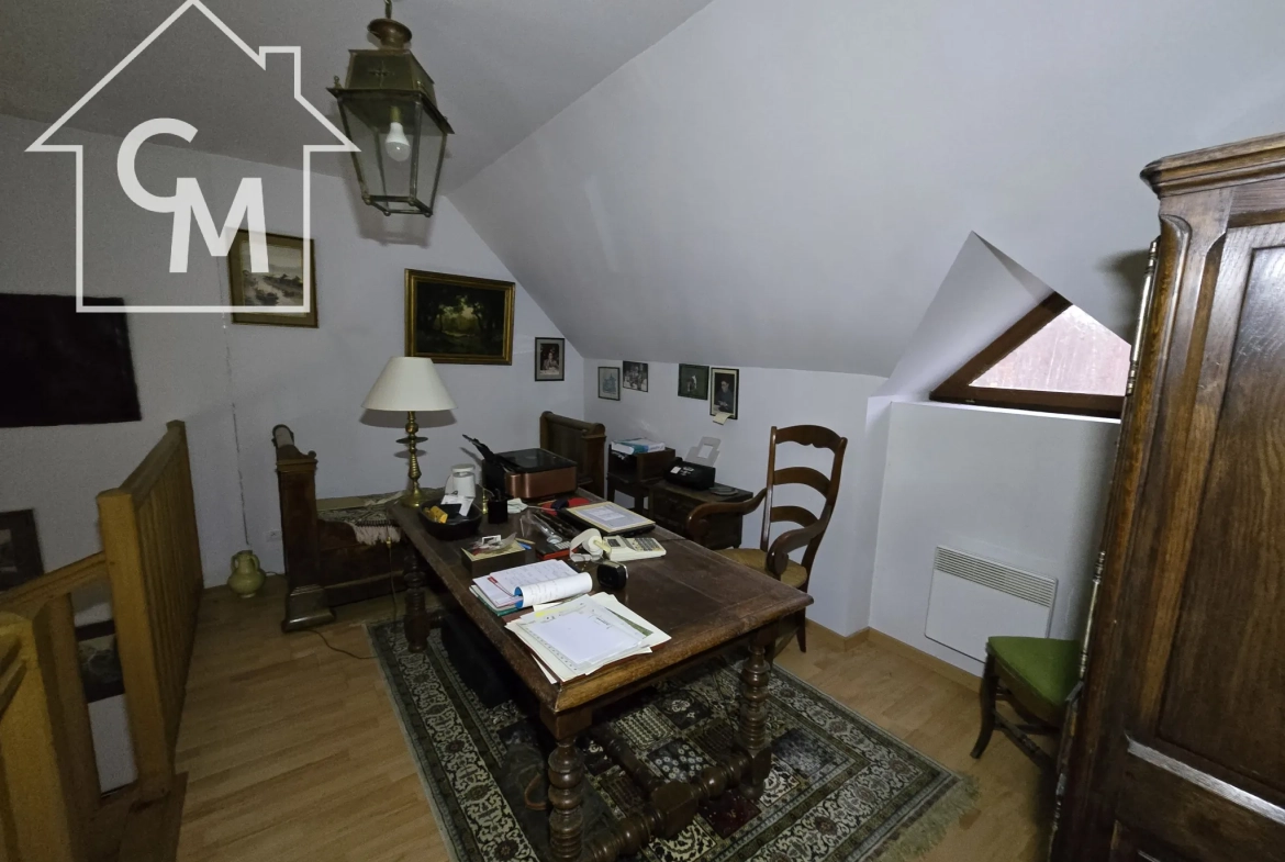 Maison à vendre à Nancay avec jardin clos de 1750 m², 3 chambres, garage et espace de vie spacieux 