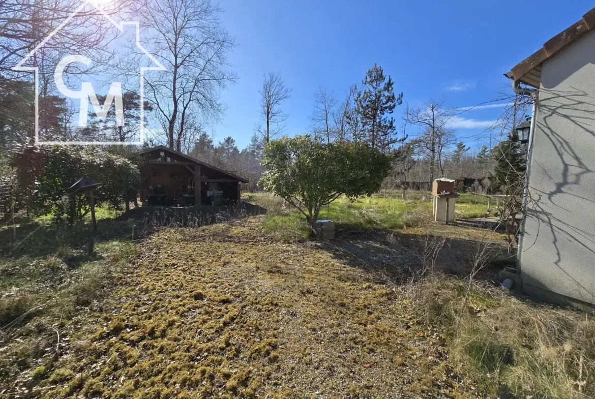 Maison à vendre à Nancay avec jardin clos de 1750 m², 3 chambres, garage et espace de vie spacieux 