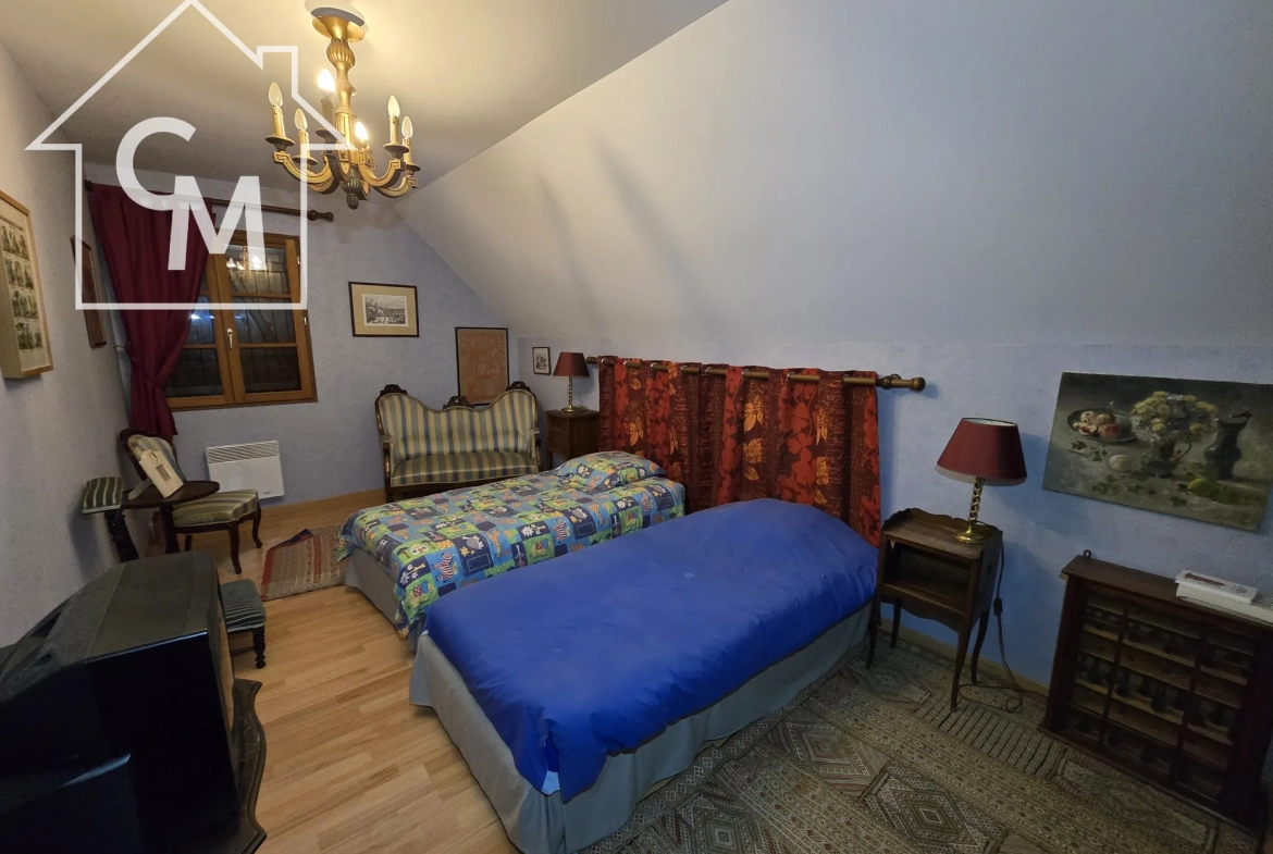 Maison à vendre à Nancay avec jardin clos de 1750 m², 3 chambres, garage et espace de vie spacieux 