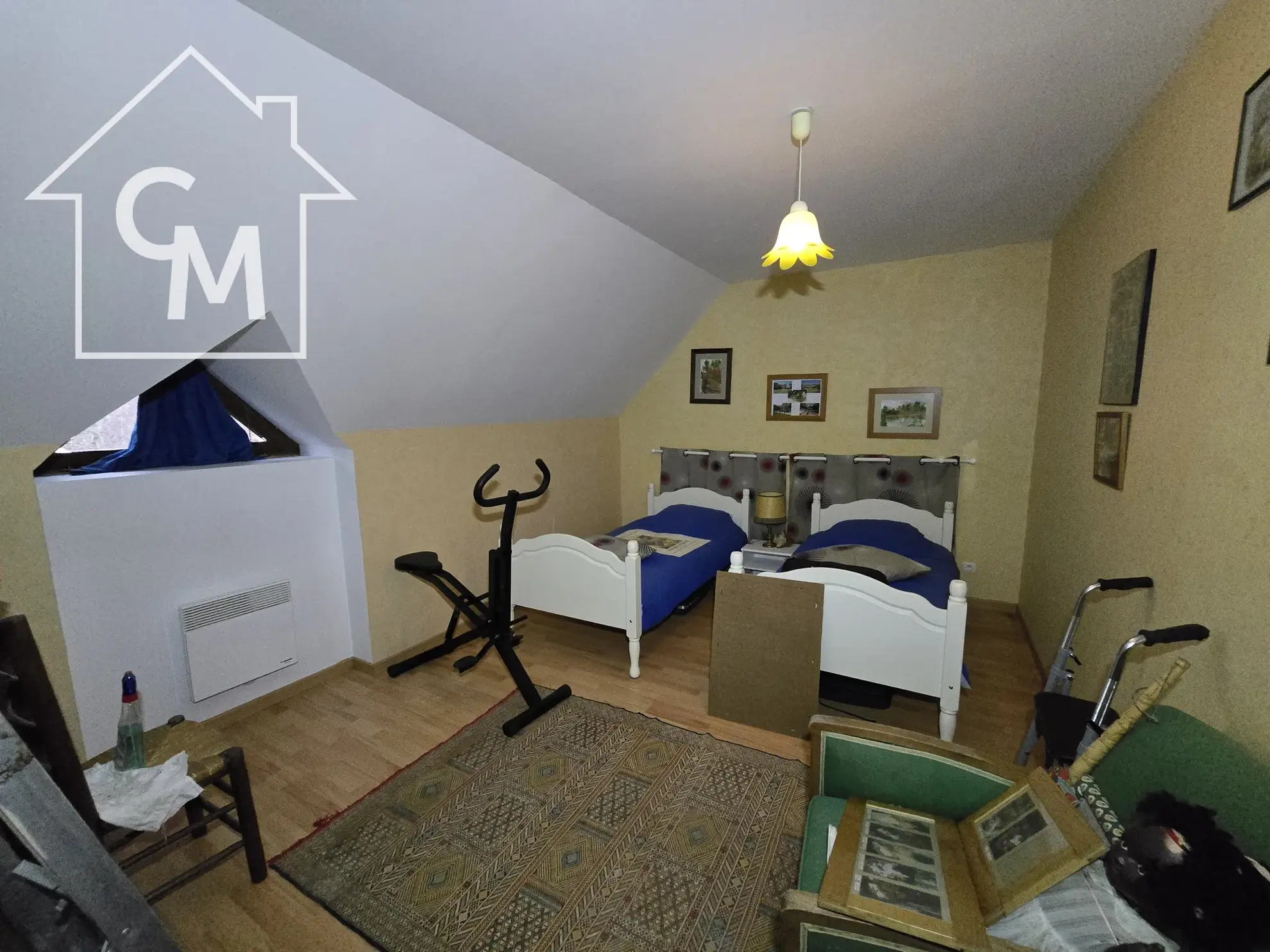 Maison à vendre à Nancay avec jardin clos de 1750 m², 3 chambres, garage et espace de vie spacieux 
