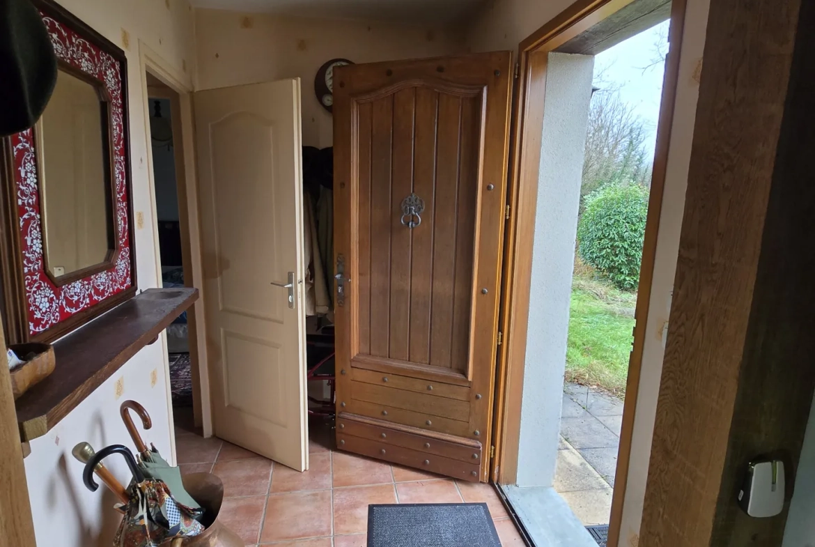 Maison à vendre à Nancay avec jardin clos de 1750 m², 3 chambres, garage et espace de vie spacieux 