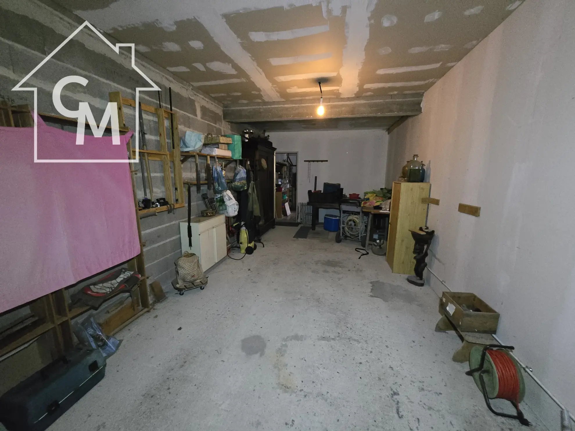 Maison à vendre à Nancay avec jardin clos de 1750 m², 3 chambres, garage et espace de vie spacieux 