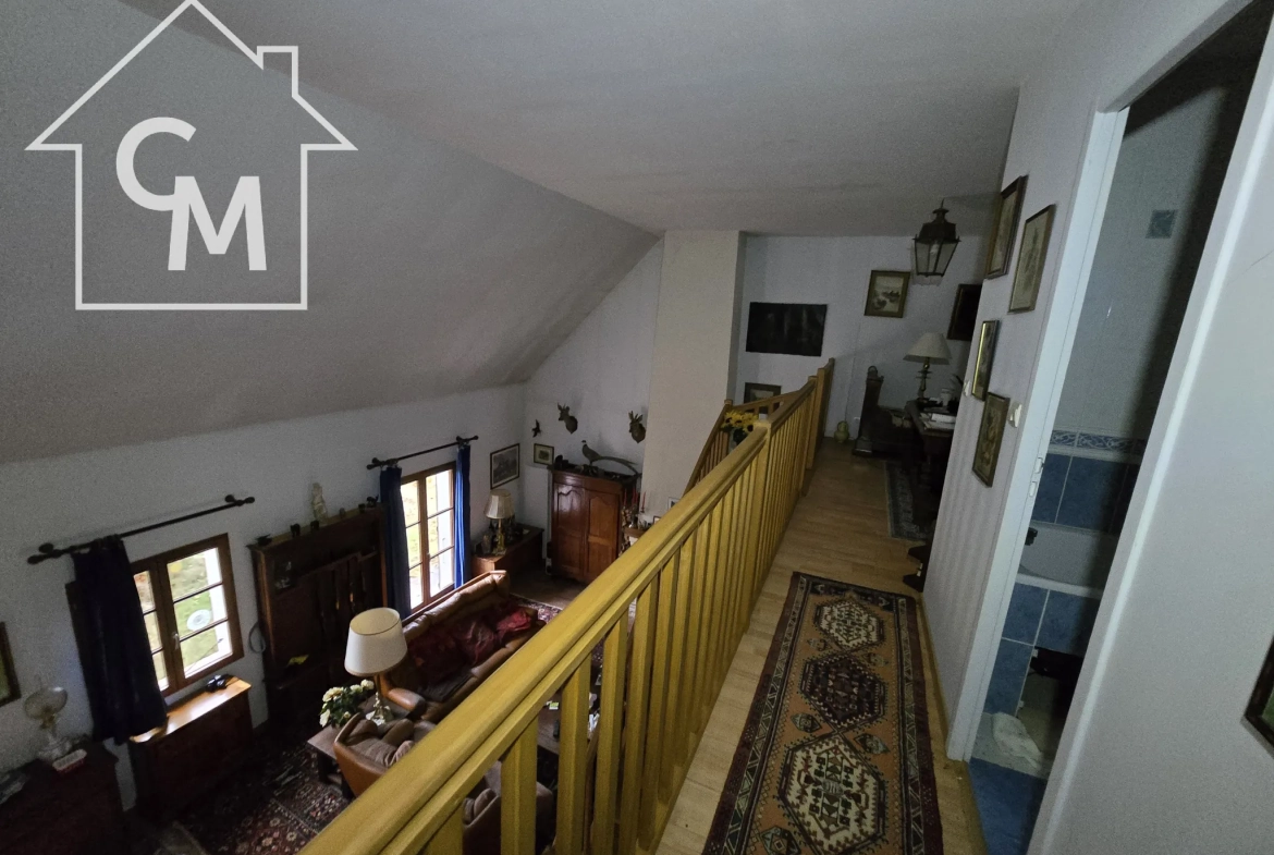Maison à vendre à Nancay avec jardin clos de 1750 m², 3 chambres, garage et espace de vie spacieux 