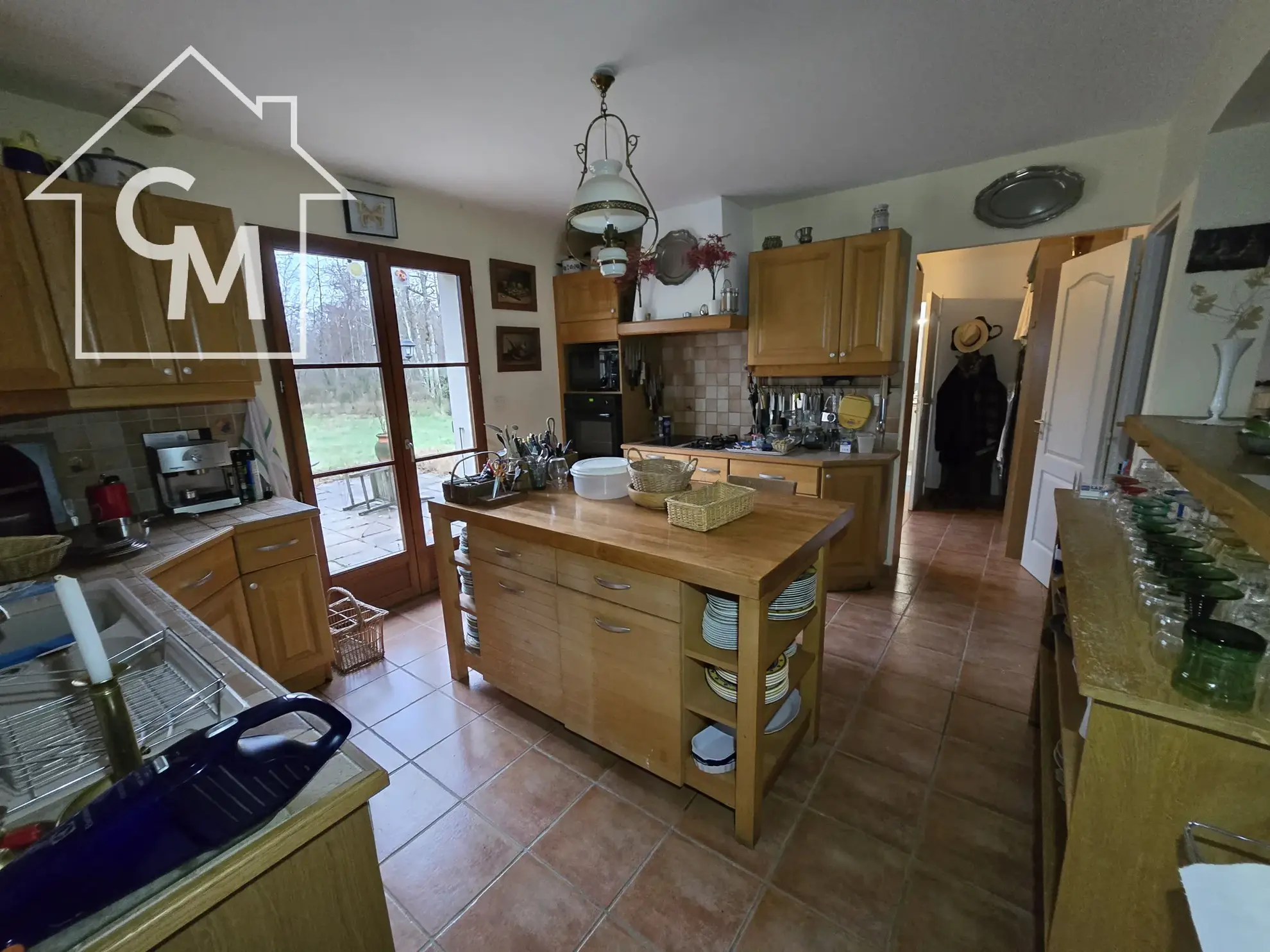 Maison à vendre à Nancay avec jardin clos de 1750 m², 3 chambres, garage et espace de vie spacieux 