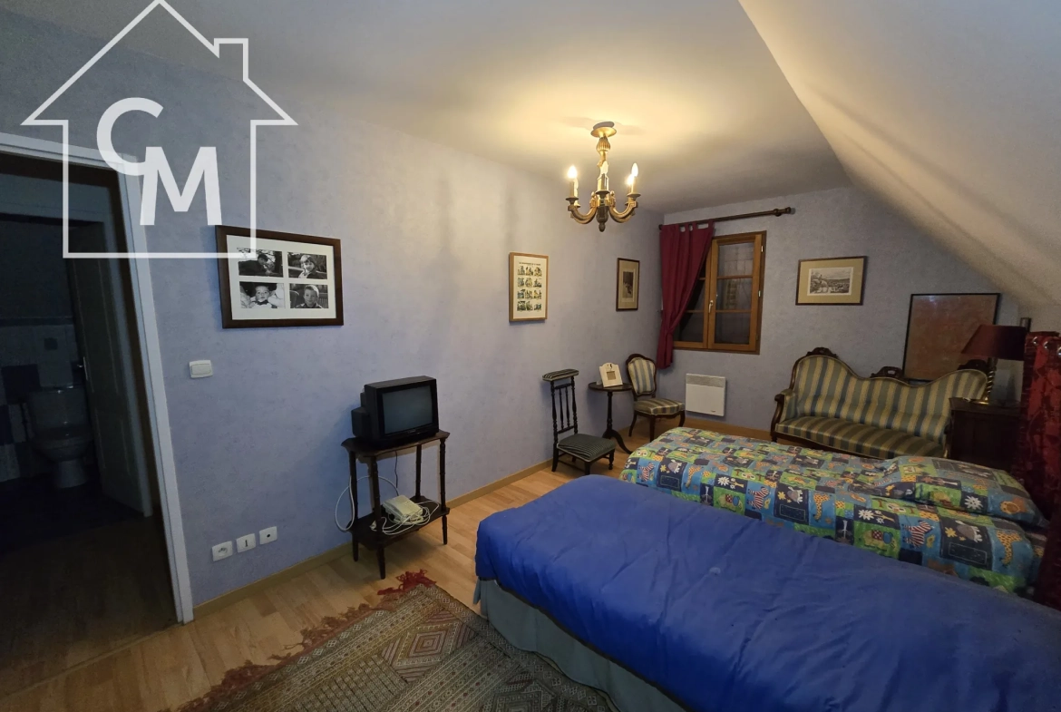 Maison à vendre à Nancay avec jardin clos de 1750 m², 3 chambres, garage et espace de vie spacieux 