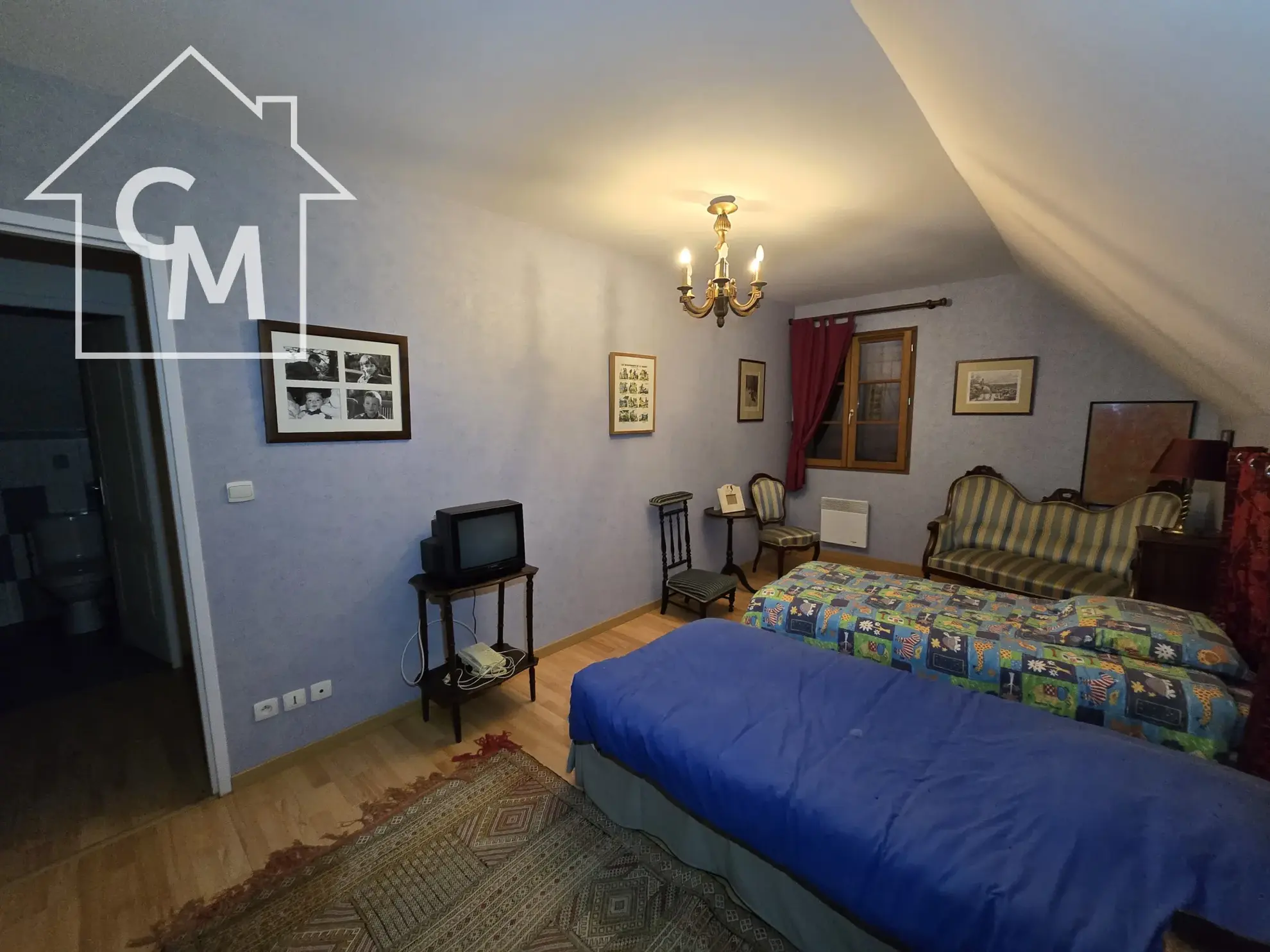 Maison à vendre à Nancay avec jardin clos de 1750 m², 3 chambres, garage et espace de vie spacieux 