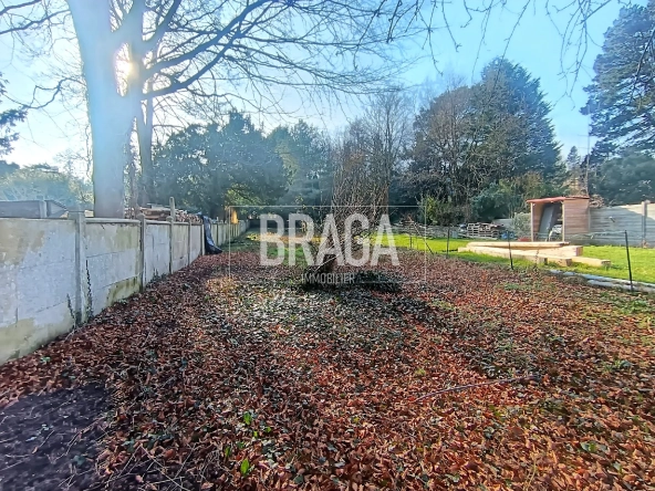 Terrain constructible de 1147 m² à Saint-Étienne-au-Mont, exposé sud-ouest