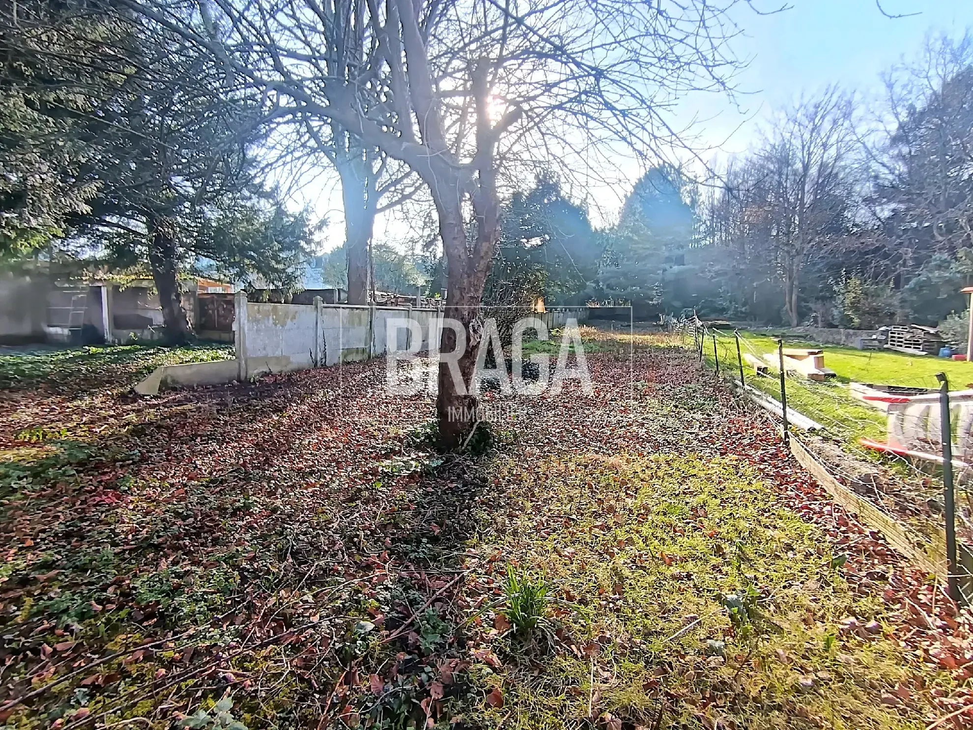 Terrain constructible de 1147 m² à Saint-Étienne-au-Mont, exposé sud-ouest 