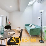 Appartement T2 rénové avec vue port au dernier étage à Bandol