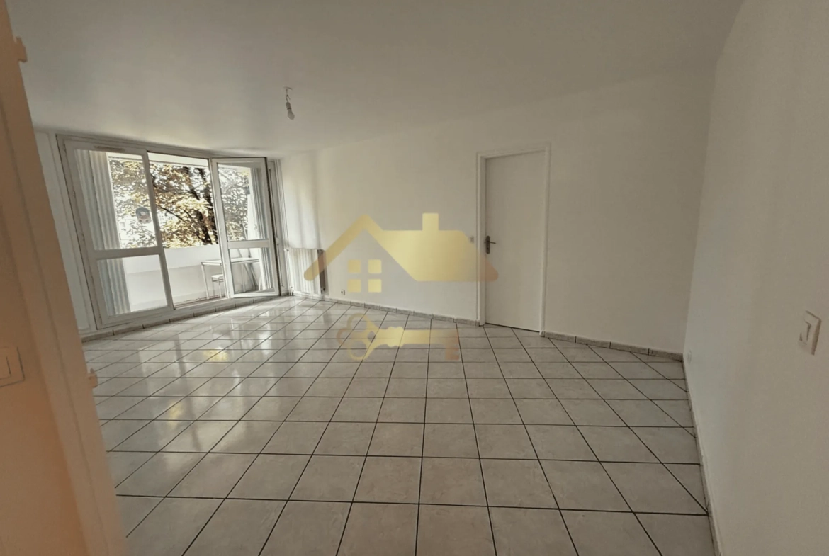Appartement F3 à Villepinte de 71,81 m² avec loggia et deux chambres 