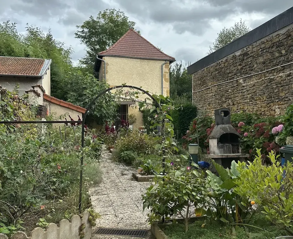 À vendre maison de village de 120 m² à Marcigny, proche centre-ville avec dépendances 