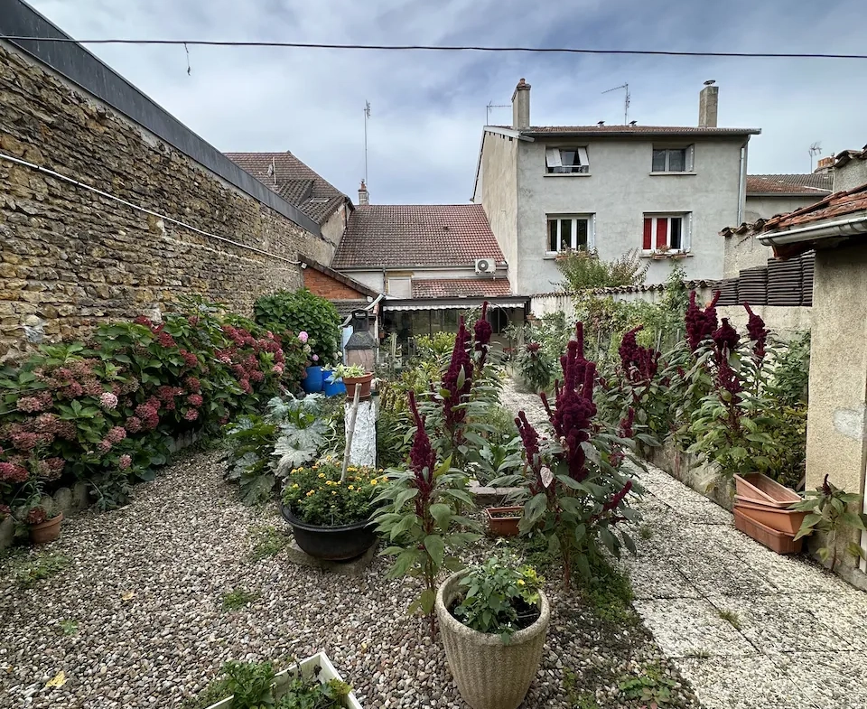 À vendre maison de village de 120 m² à Marcigny, proche centre-ville avec dépendances 