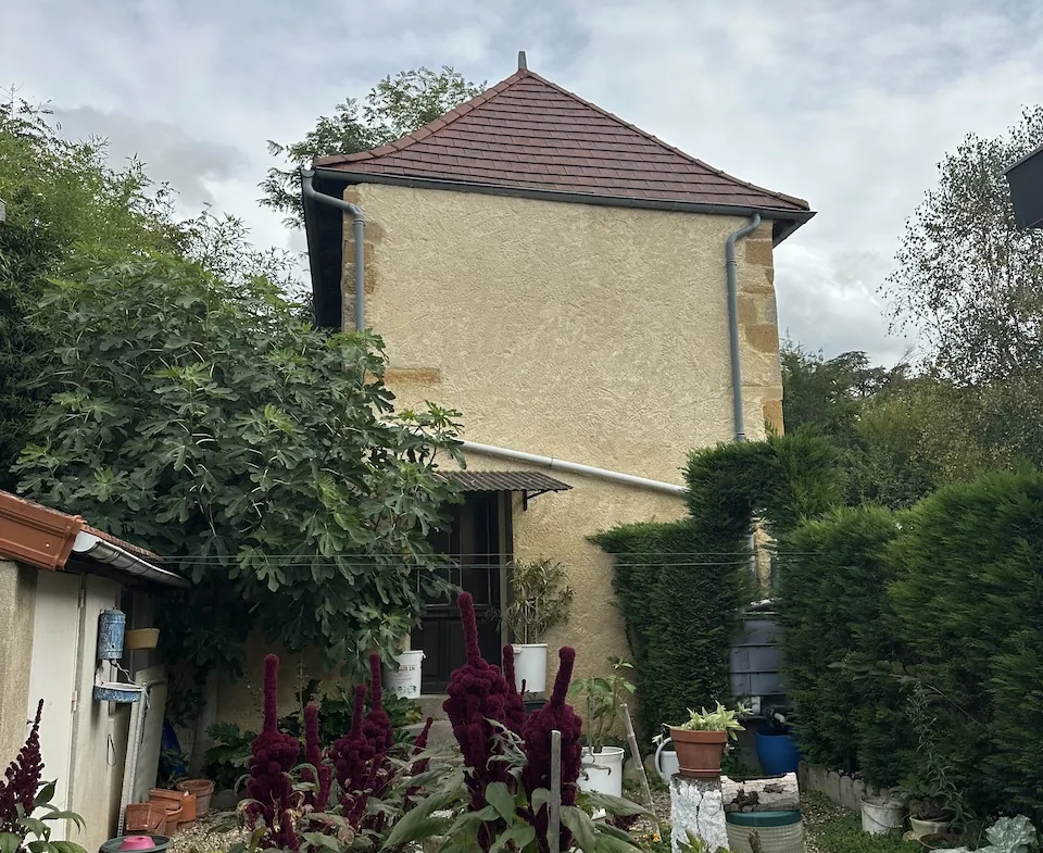 À vendre maison de village de 120 m² à Marcigny, proche centre-ville avec dépendances 