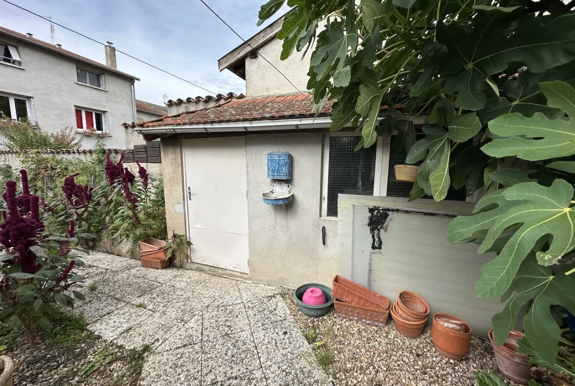 À vendre maison de village de 120 m² à Marcigny, proche centre-ville avec dépendances 