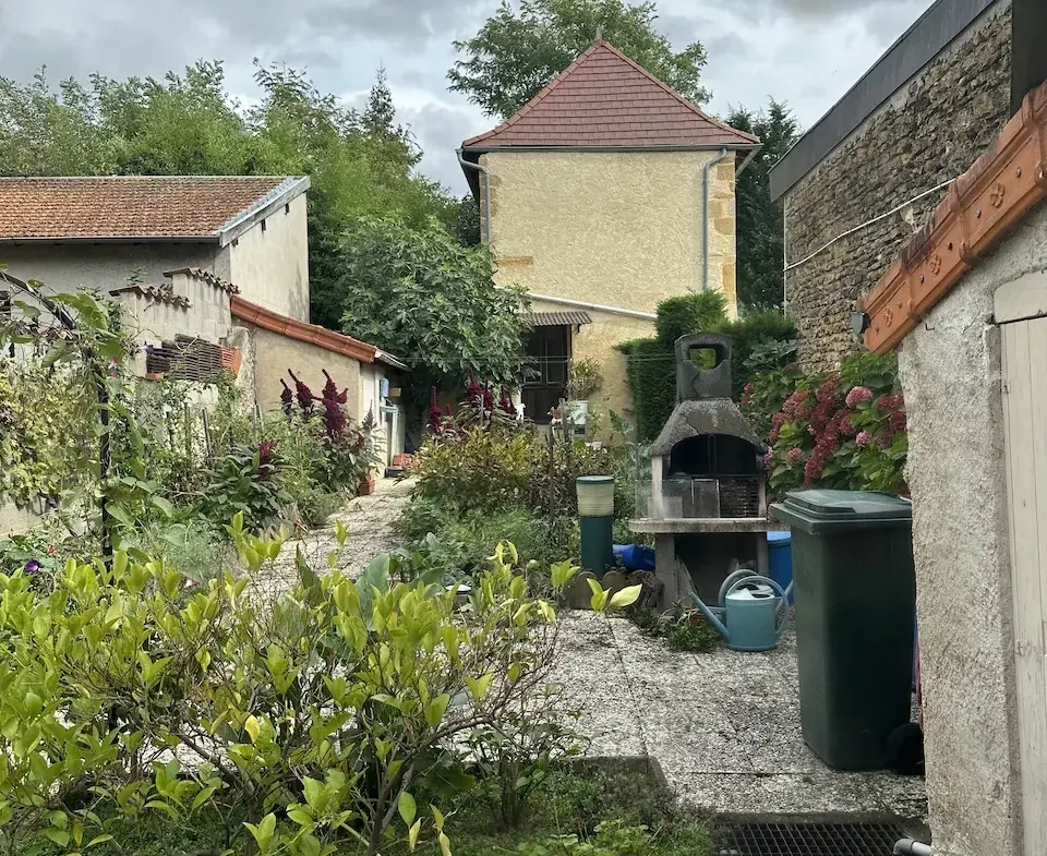 À vendre maison de village de 120 m² à Marcigny, proche centre-ville avec dépendances 