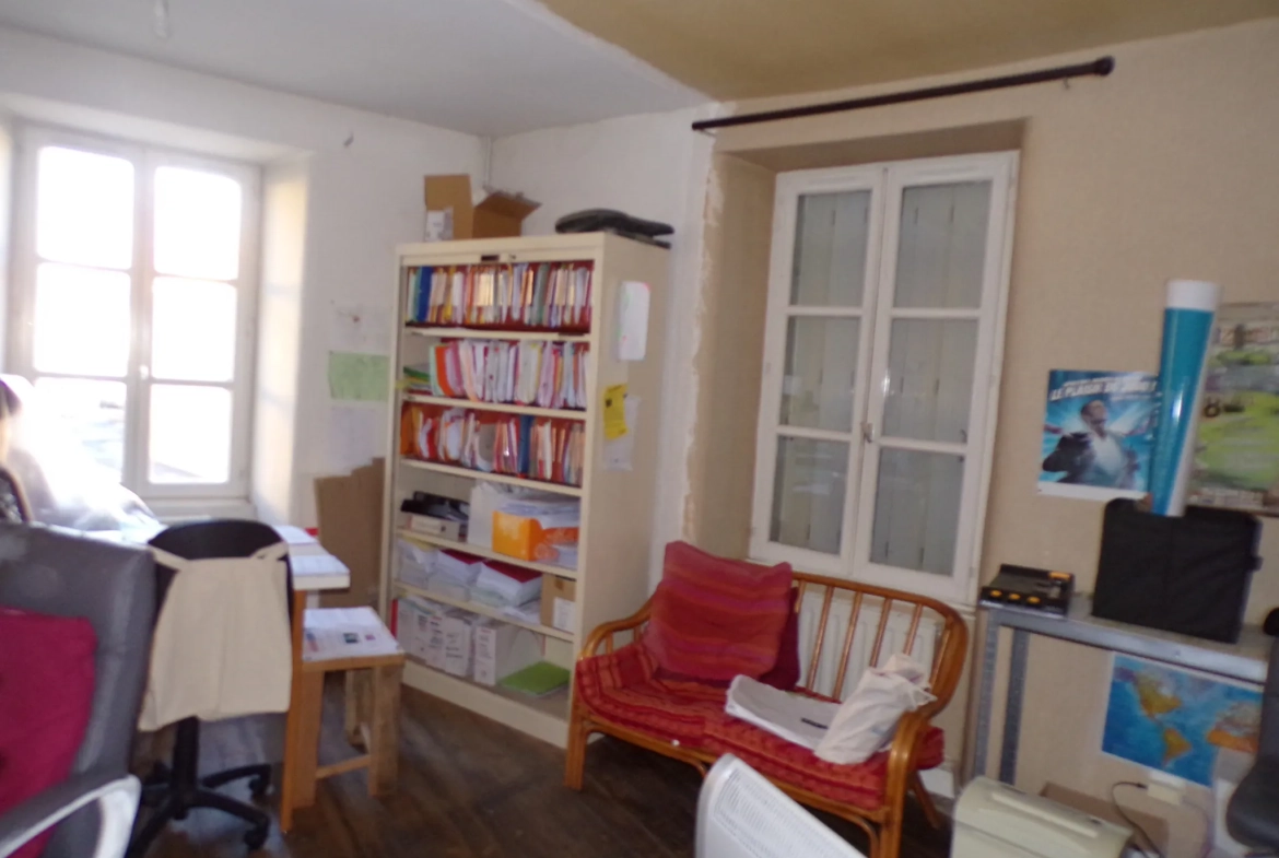 Immeuble à vendre à Auvers-le-Hamon - Idéal Investissement 