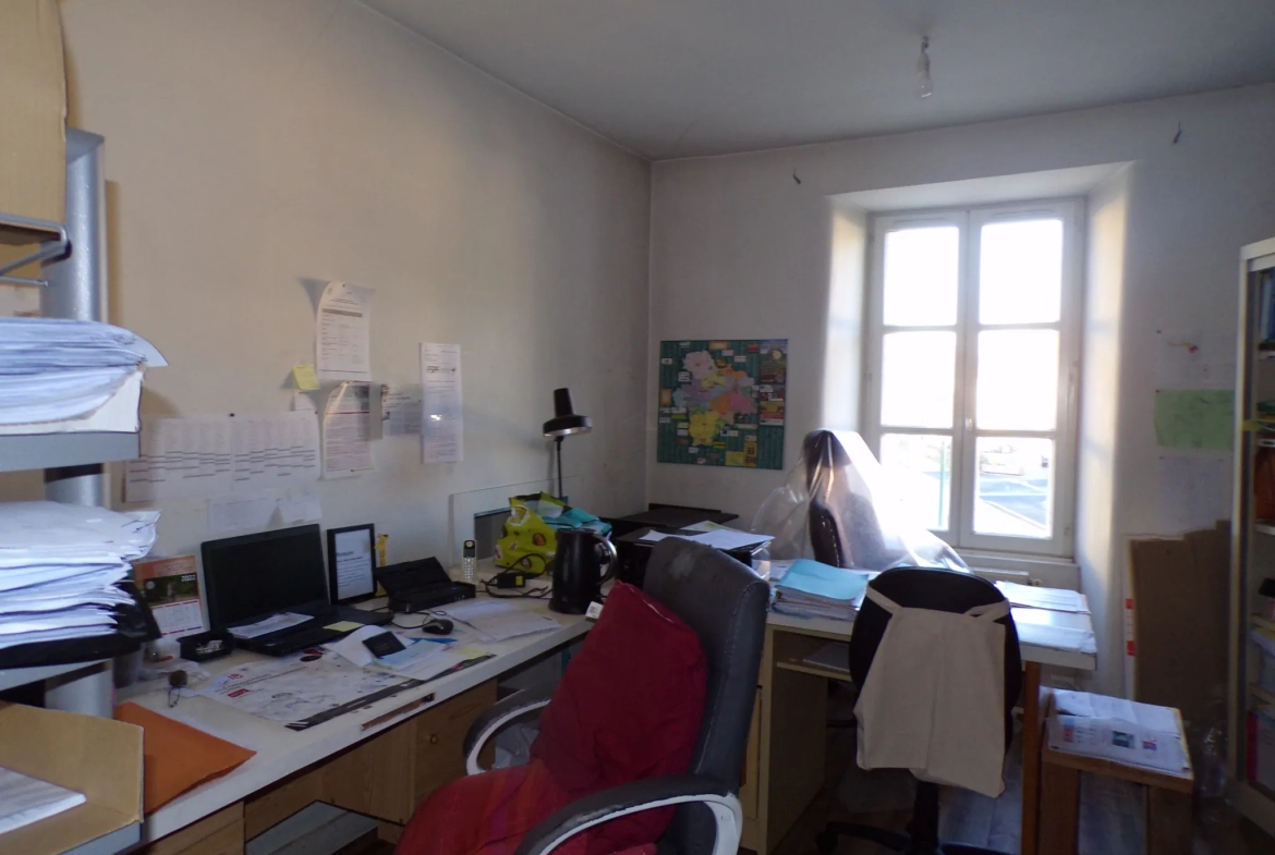 Immeuble à vendre à Auvers-le-Hamon - Idéal Investissement 