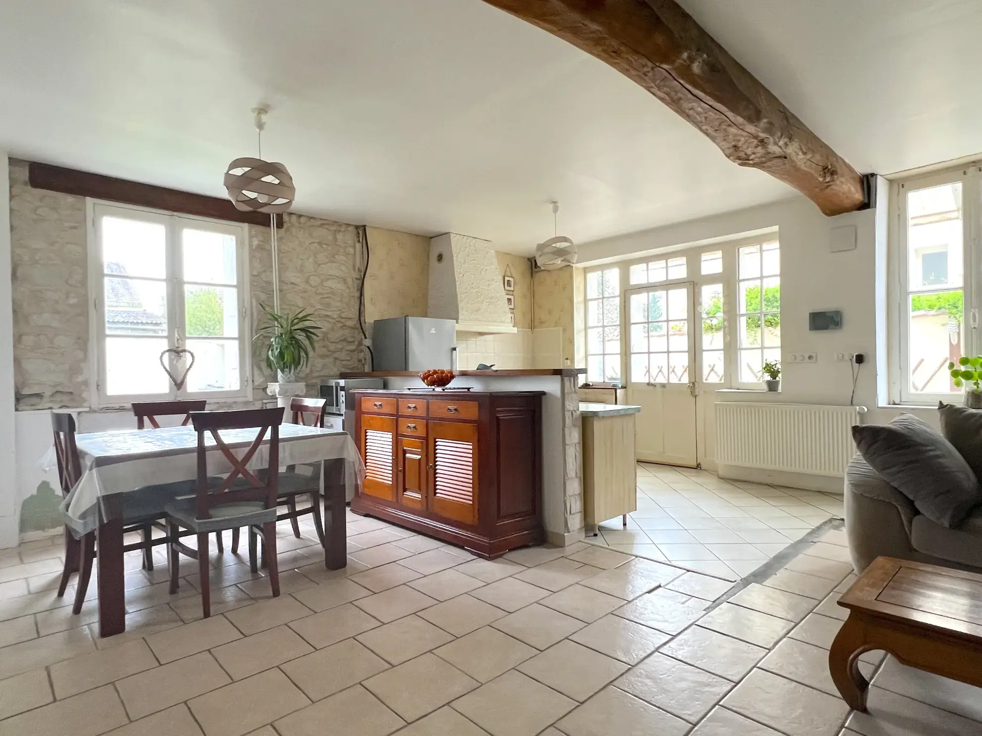 Maison lumineuse avec grand potentiel à Chatellerault, proche centre-ville 