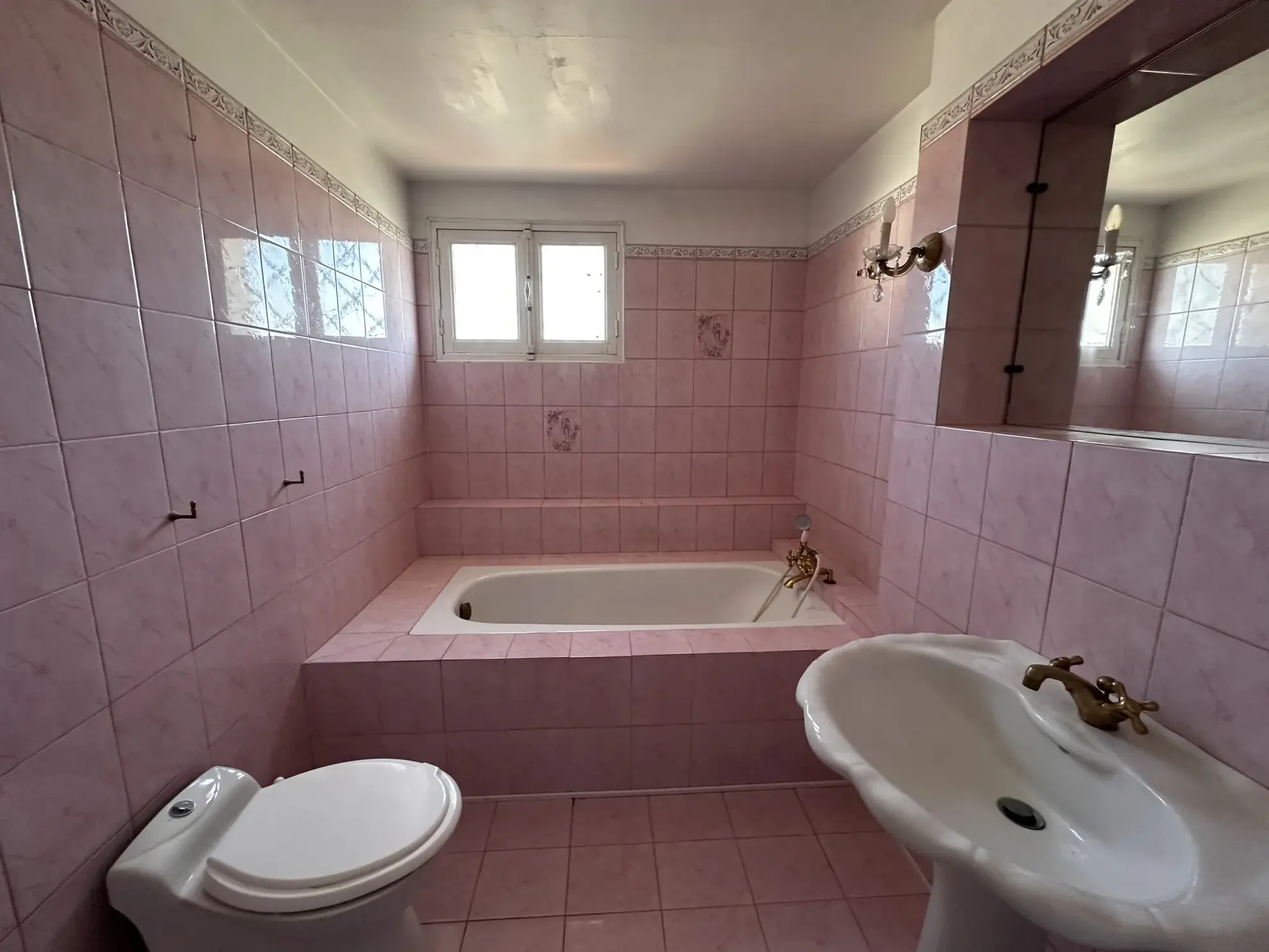 Maison à Villegailhenc de 102 m² avec 3 chambres, vérandas et garage 