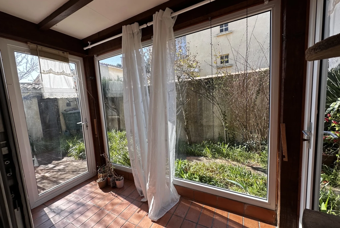 Maison à Villegailhenc de 102 m² avec 3 chambres, vérandas et garage 