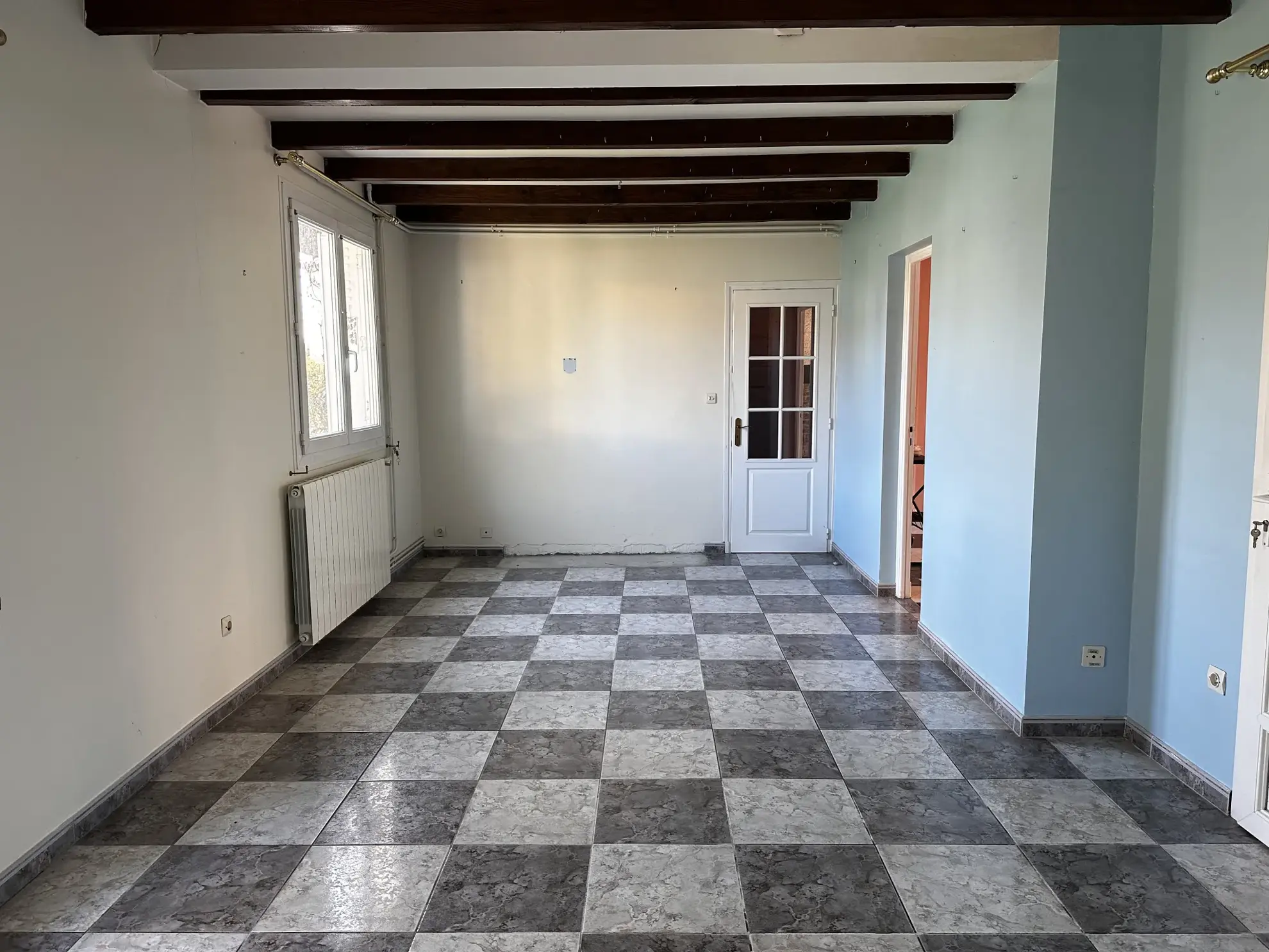 Maison à Villegailhenc de 102 m² avec 3 chambres, vérandas et garage 