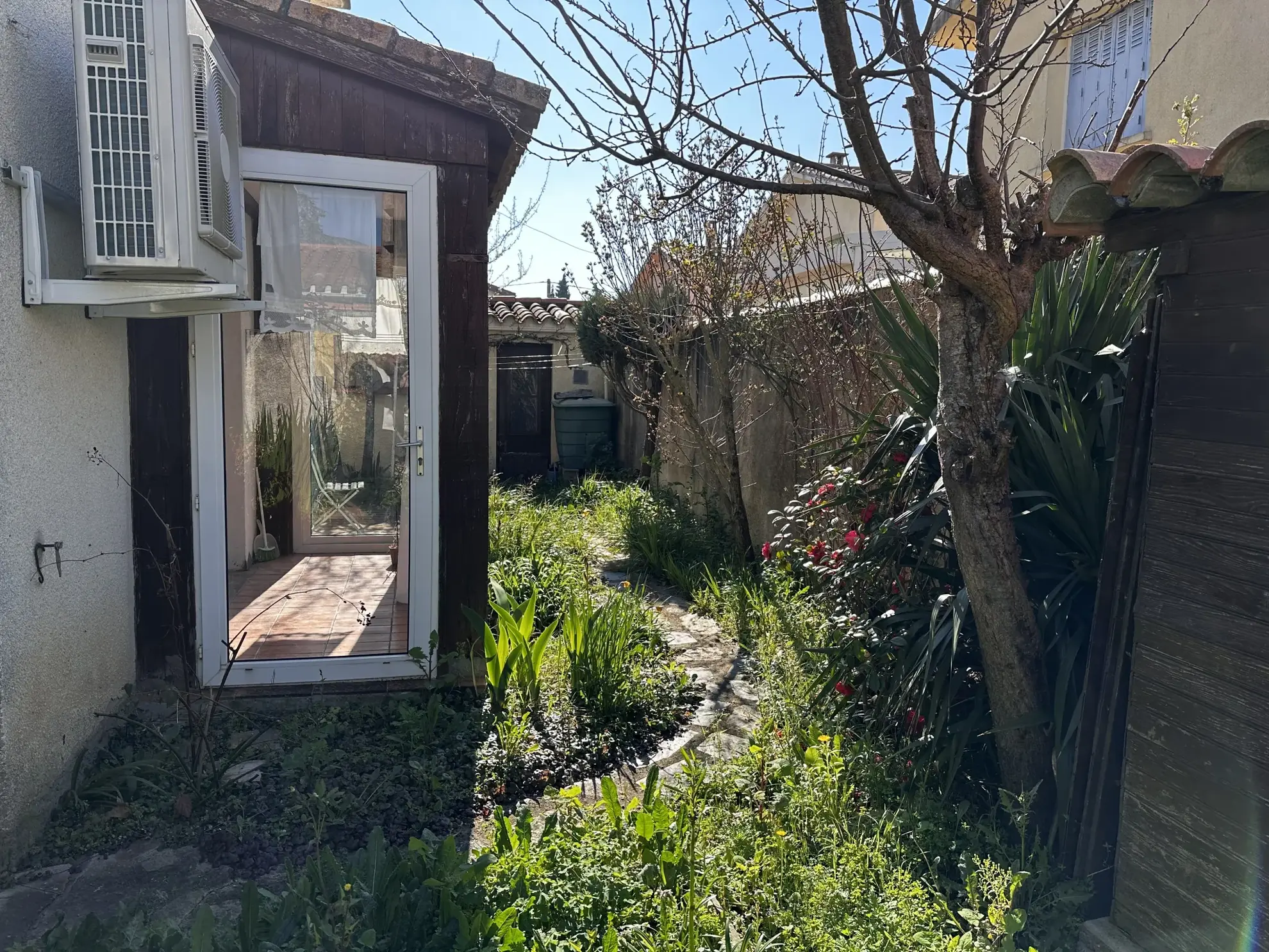 Maison à Villegailhenc de 102 m² avec 3 chambres, vérandas et garage 
