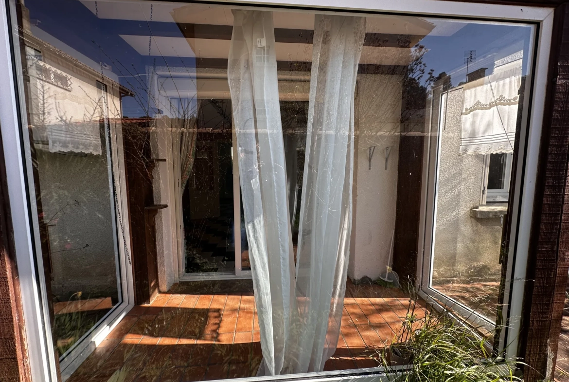 Maison à Villegailhenc de 102 m² avec 3 chambres, vérandas et garage 
