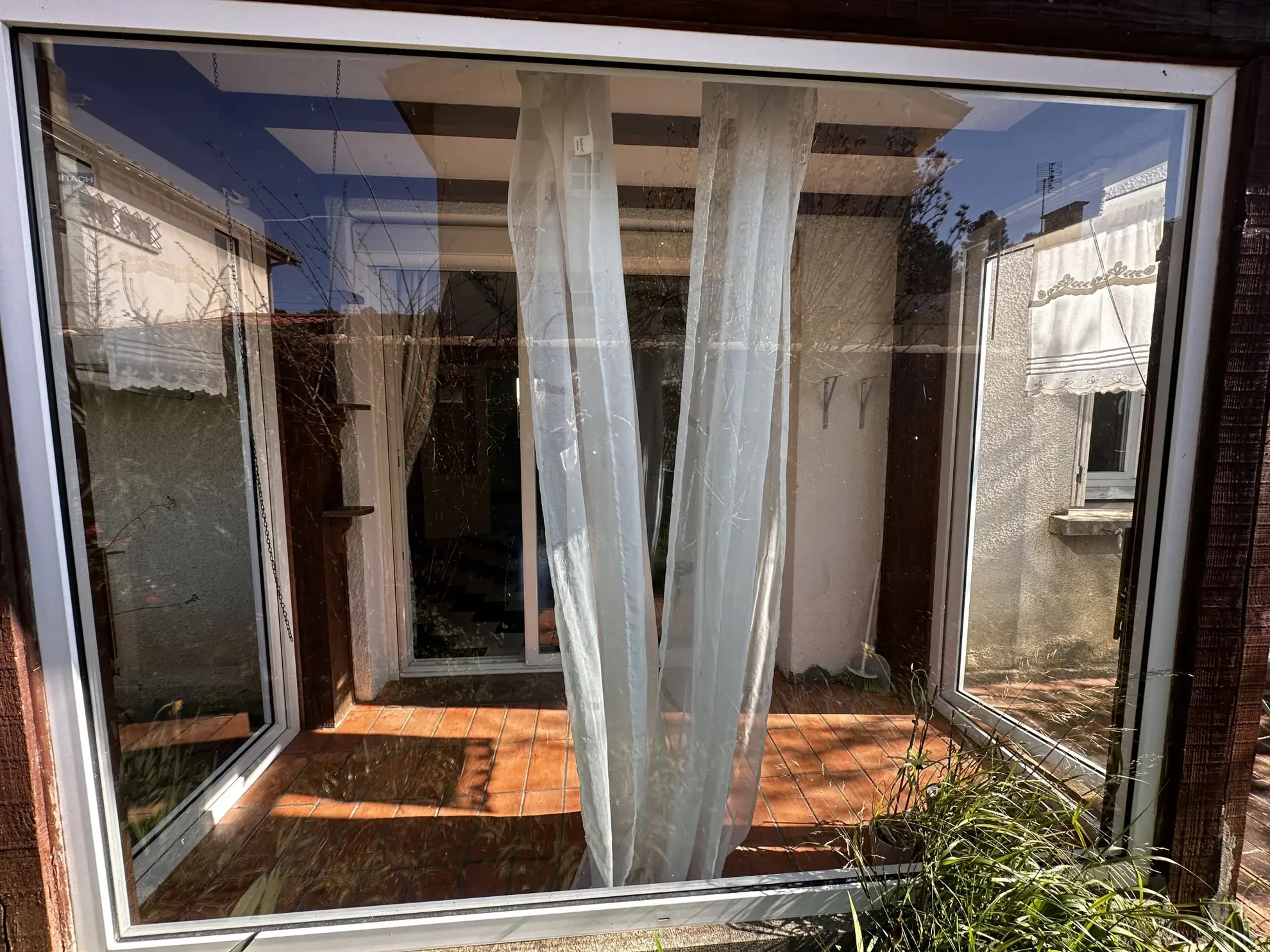 Maison à Villegailhenc de 102 m² avec 3 chambres, vérandas et garage 