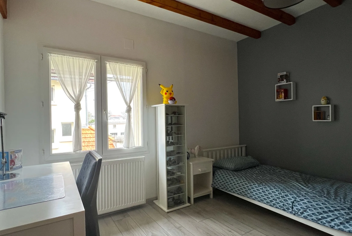 Maison lumineuse avec grand potentiel à Chatellerault, proche centre-ville 