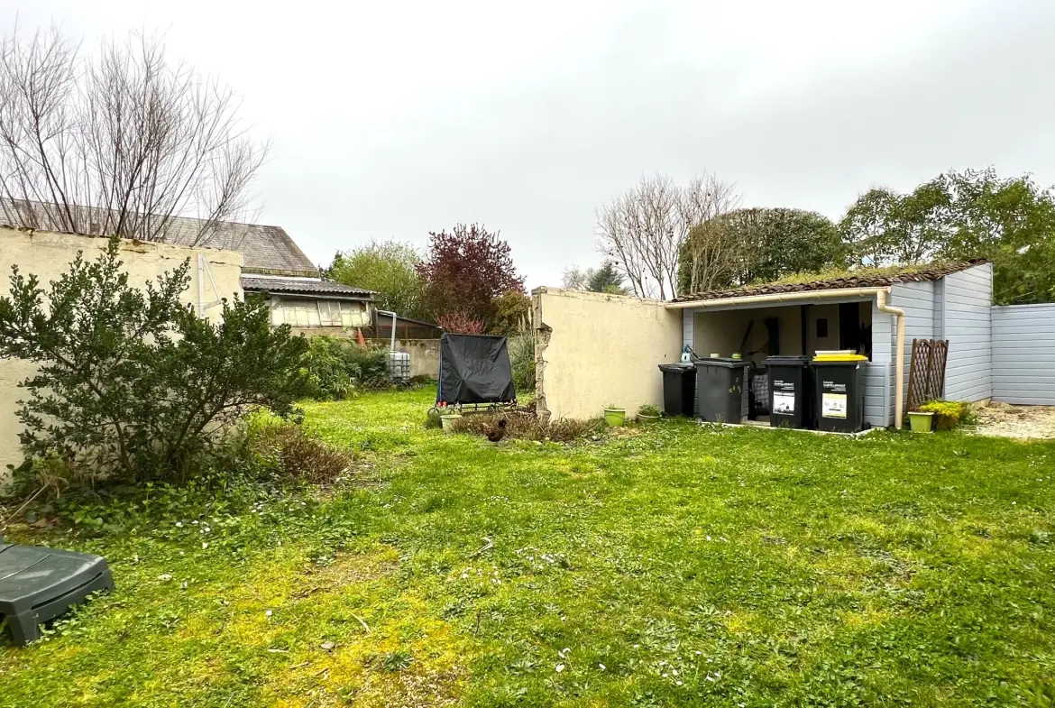 Maison lumineuse avec grand potentiel à Chatellerault, proche centre-ville 