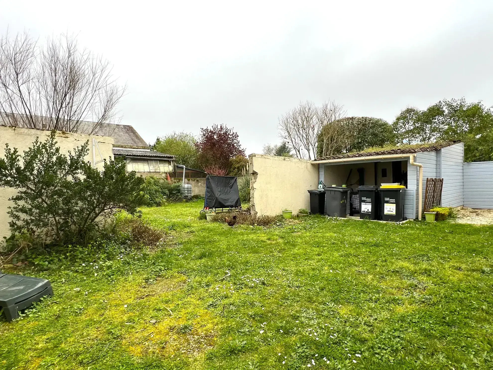 Maison lumineuse avec grand potentiel à Chatellerault, proche centre-ville 