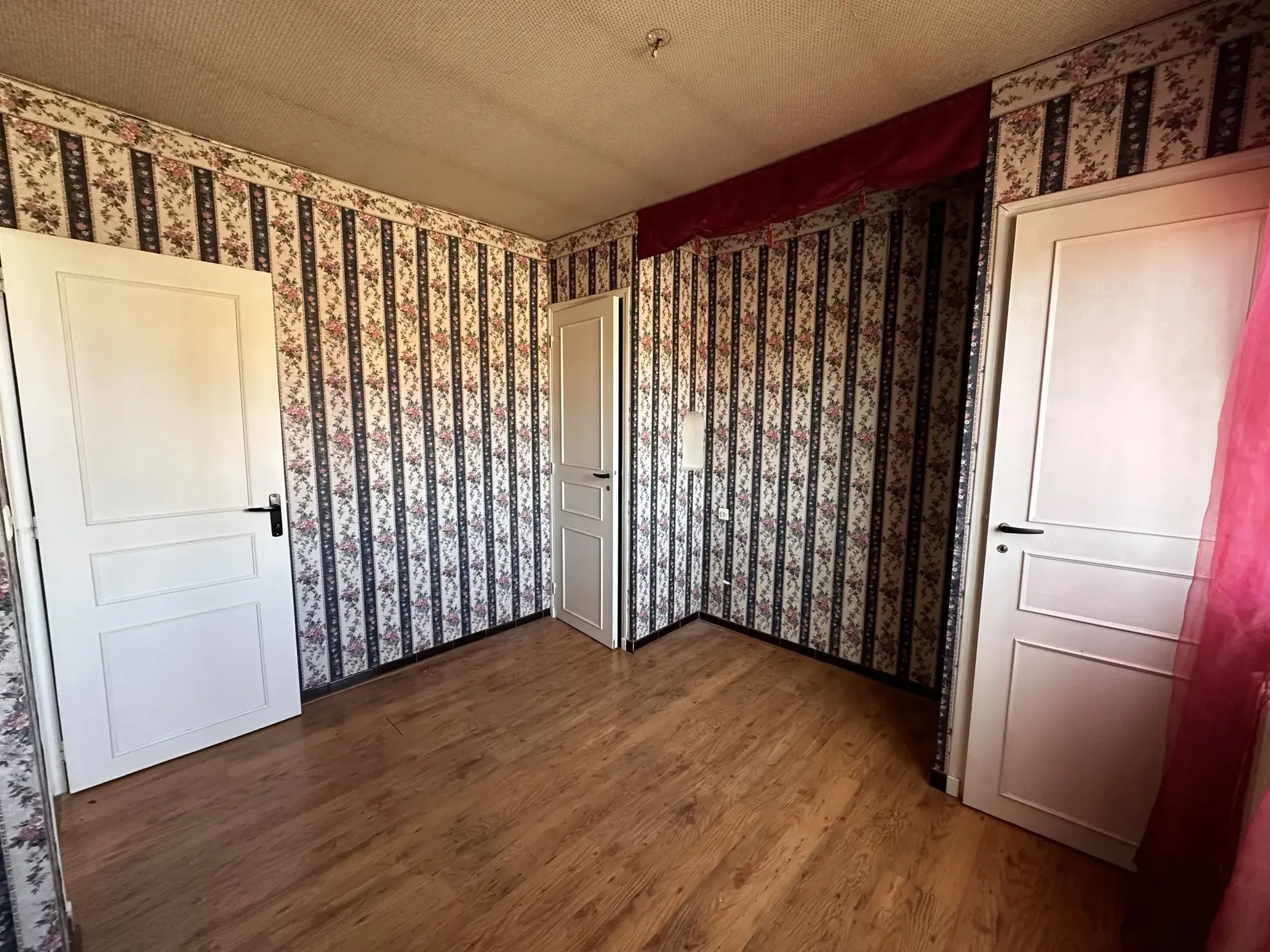 Maison à Villegailhenc de 102 m² avec 3 chambres, vérandas et garage 