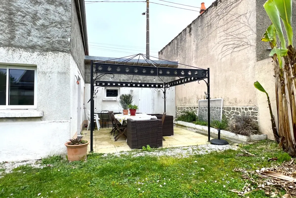Maison lumineuse avec grand potentiel à Chatellerault, proche centre-ville 