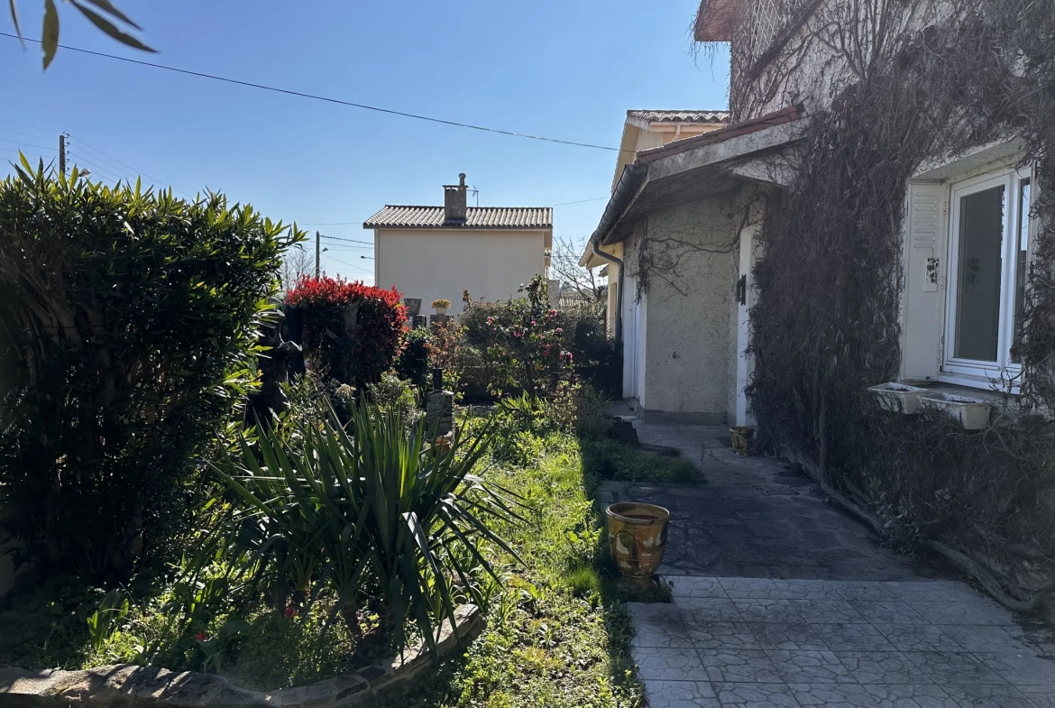 Maison à Villegailhenc de 102 m² avec 3 chambres, vérandas et garage 