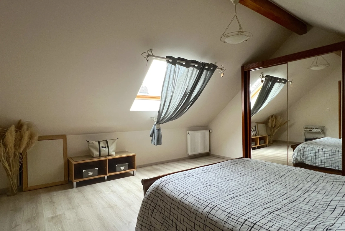 Maison lumineuse avec grand potentiel à Chatellerault, proche centre-ville 