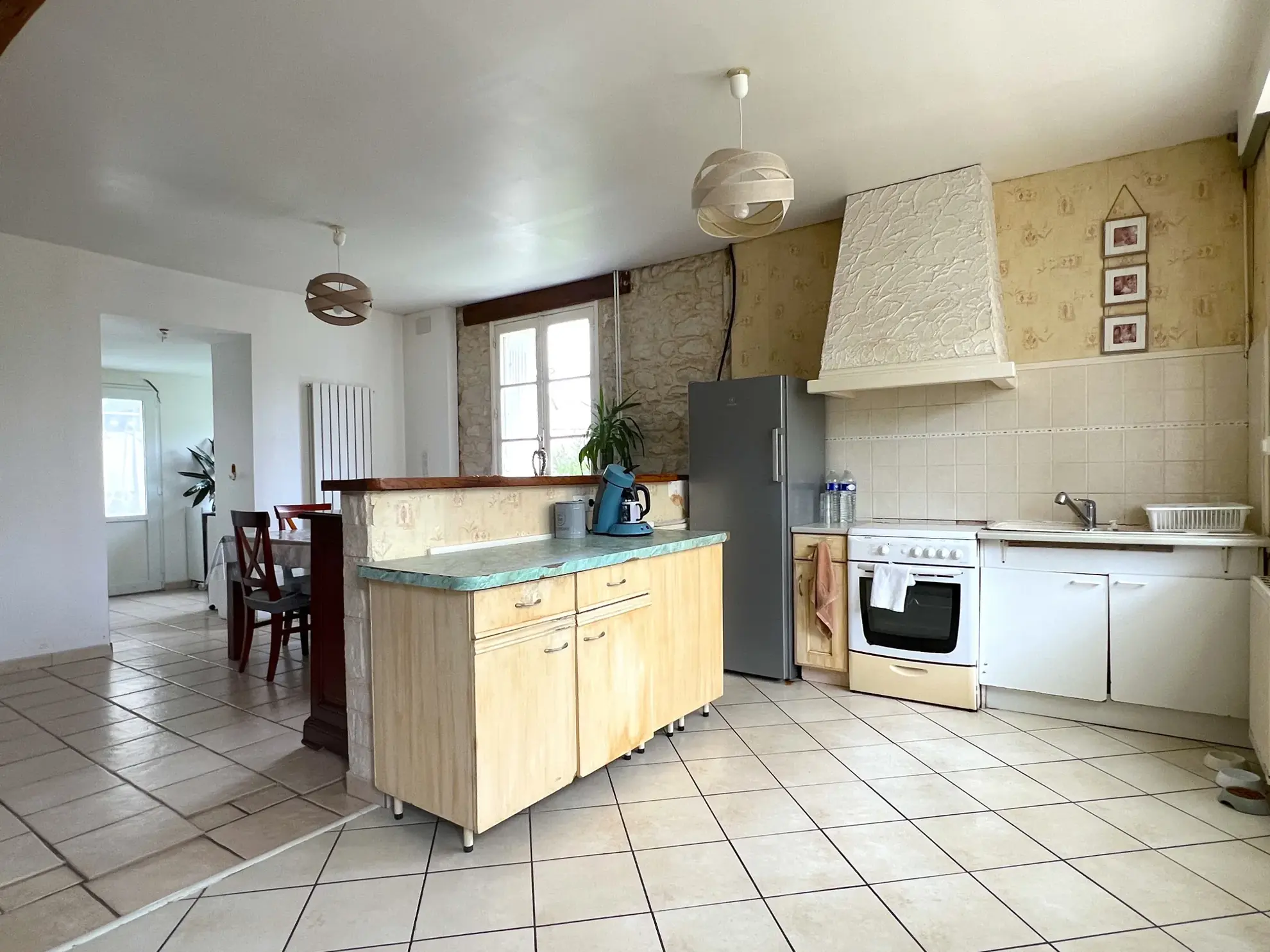 Maison lumineuse avec grand potentiel à Chatellerault, proche centre-ville 
