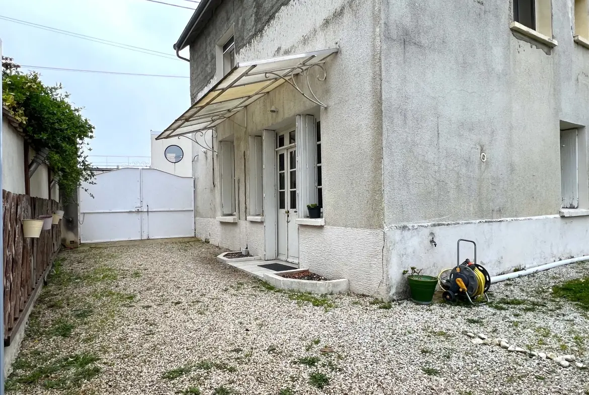 Maison lumineuse avec grand potentiel à Chatellerault, proche centre-ville 