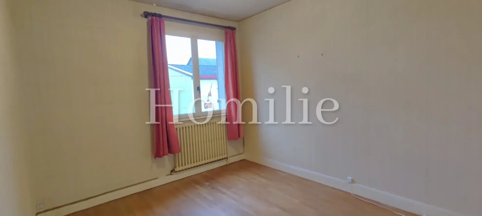 Belle maison de 114 m² avec sous-sol et terrain constructible à Monteaux 