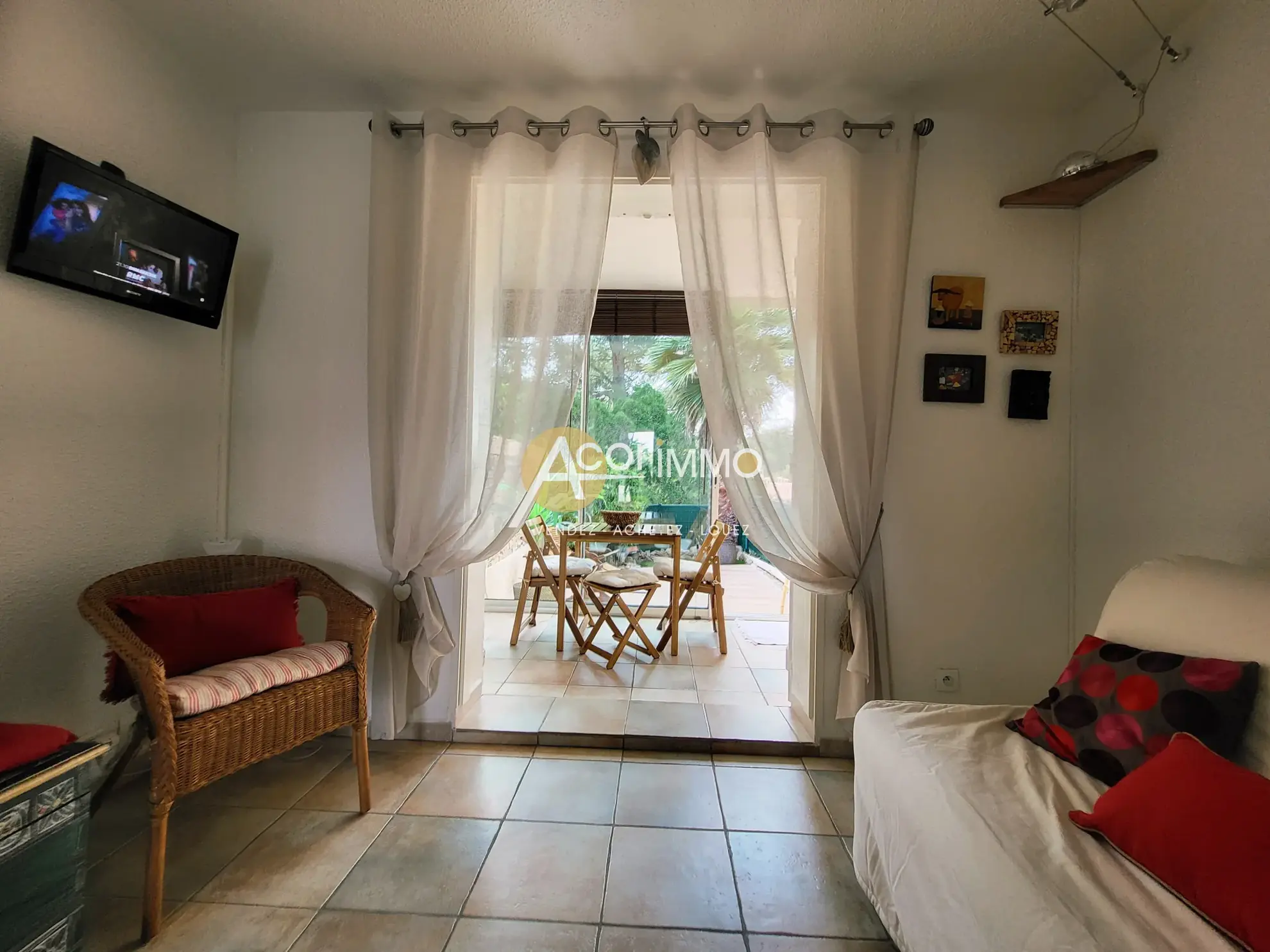 Studio meublé à vendre à Sanary-sur-Mer, idéal investissement ou pied-à-terre avec parking privé 