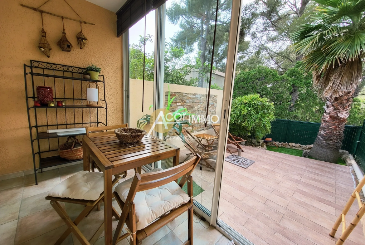 Studio meublé à vendre à Sanary-sur-Mer, idéal investissement ou pied-à-terre avec parking privé 