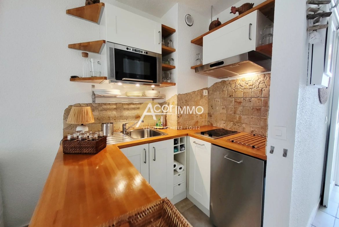 Studio meublé à vendre à Sanary-sur-Mer, idéal investissement ou pied-à-terre avec parking privé 