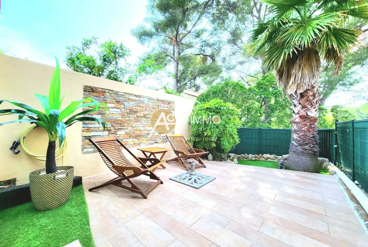 Studio meublé à vendre à Sanary-sur-Mer, idéal investissement ou pied-à-terre avec parking privé 