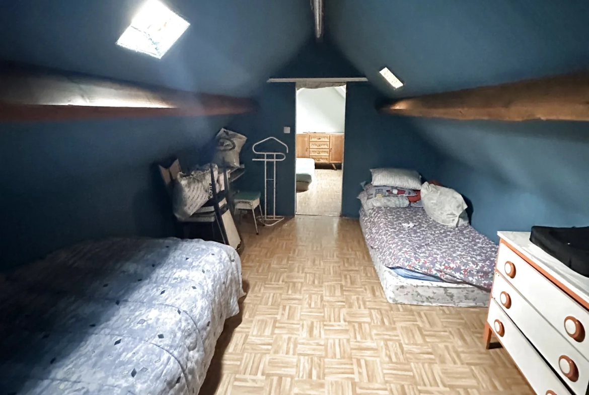 Maison ancienne à Sainte Savine proche Troyes avec 2 chambres et cave 