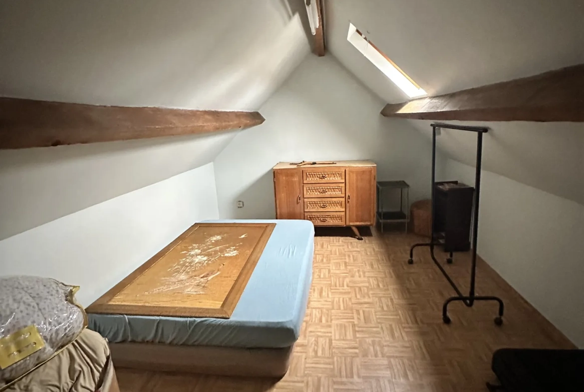 Maison ancienne à Sainte Savine proche Troyes avec 2 chambres et cave 